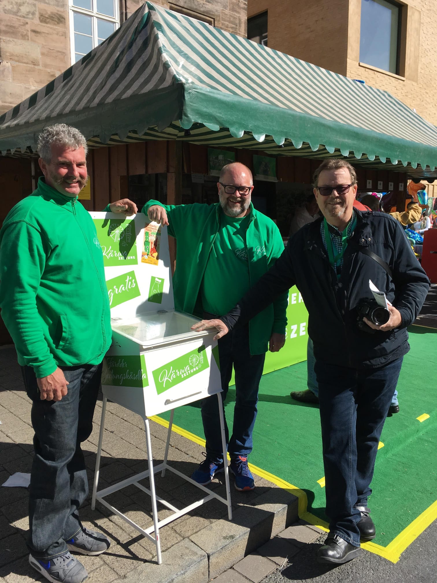 Fritz Bölian alias Fädderla am Stand der Kärwazeitung